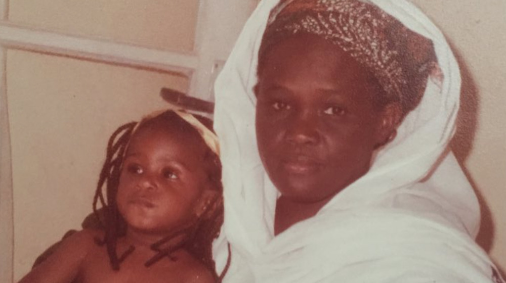 La jeune Gabourey Sidibe et sa grand-mère