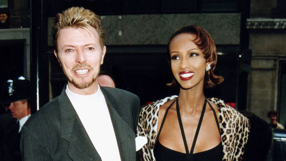 David Bowie et Iman sourient ensemble