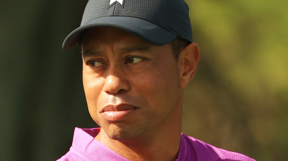 Tiger Woods regarde sa mise en compétition