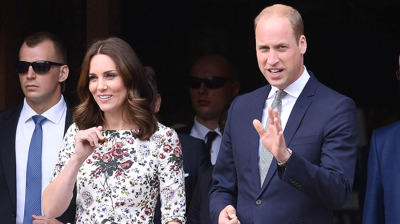 Le prince William salue Kate Middleton