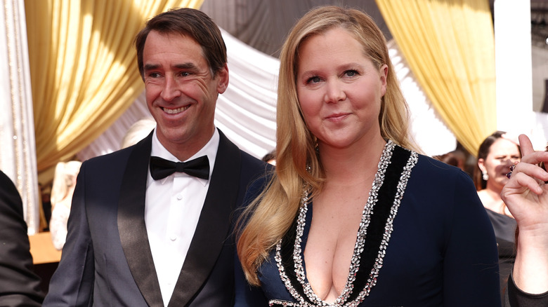 Amy Schumer et Chris Fischer posent aux Oscars