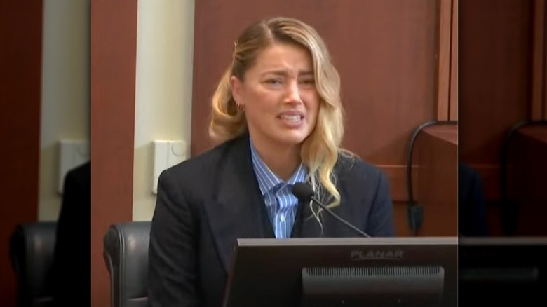 Amber Heard témoigne devant le tribunal de Fairfax, en Virginie