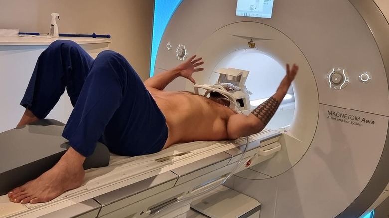 Jason Momoa passe une IRM