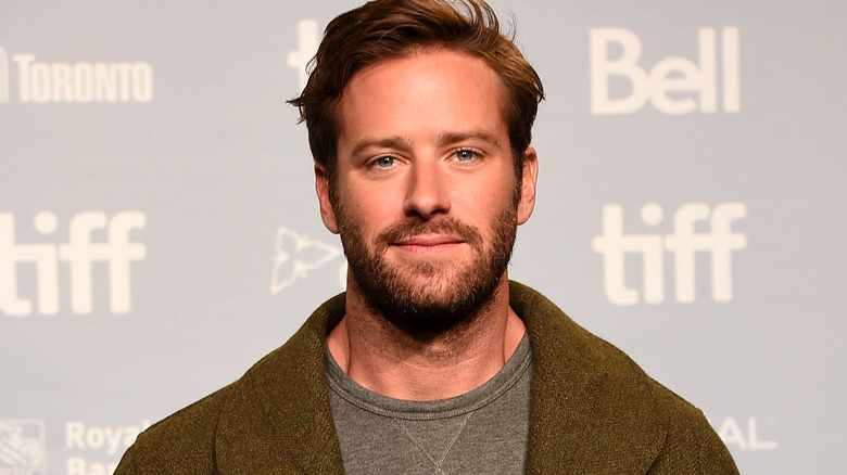 Armie Hammer souriant 