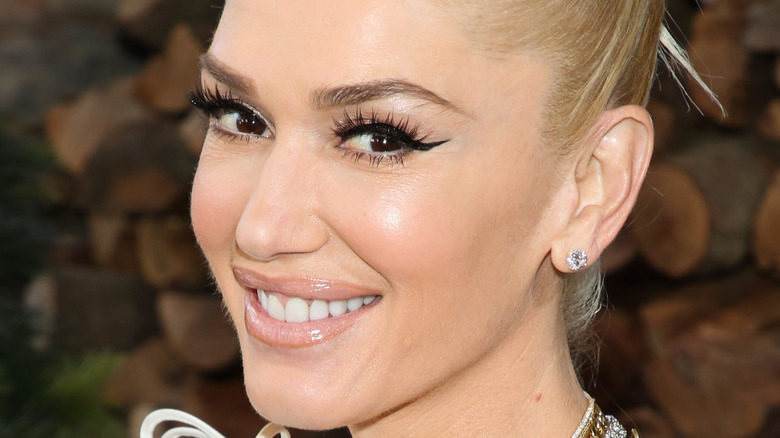 Gwen Stefani souriante