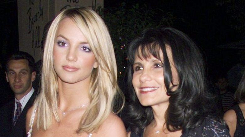 Britney Spears et Lynne Spears en 2001