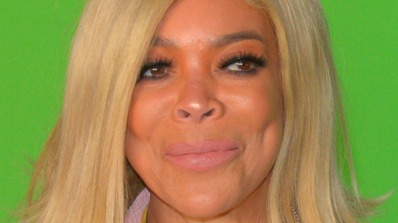 Wendy Williams sourit