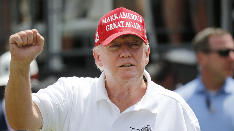 Donald Trump donne un coup de poing au LIV Golf Invitational