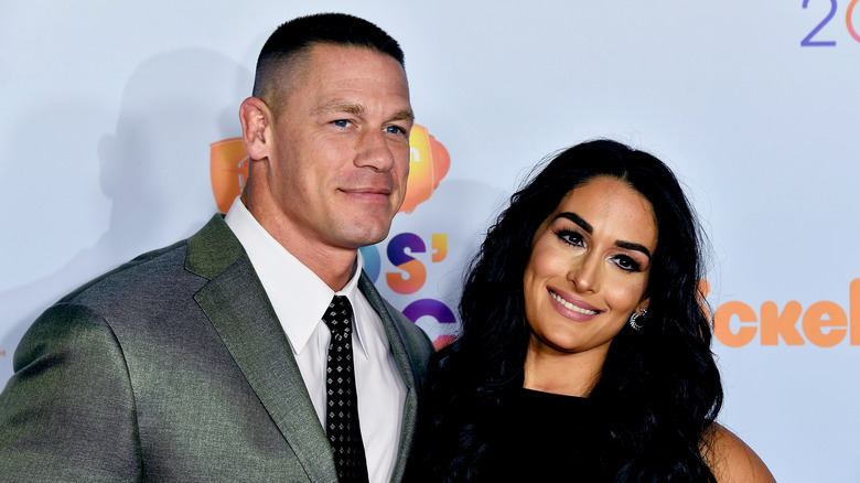 John Cena et Nikki Bella posent pour la presse