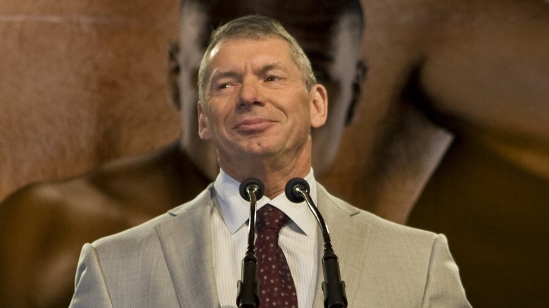 Vince McMahon souriant 