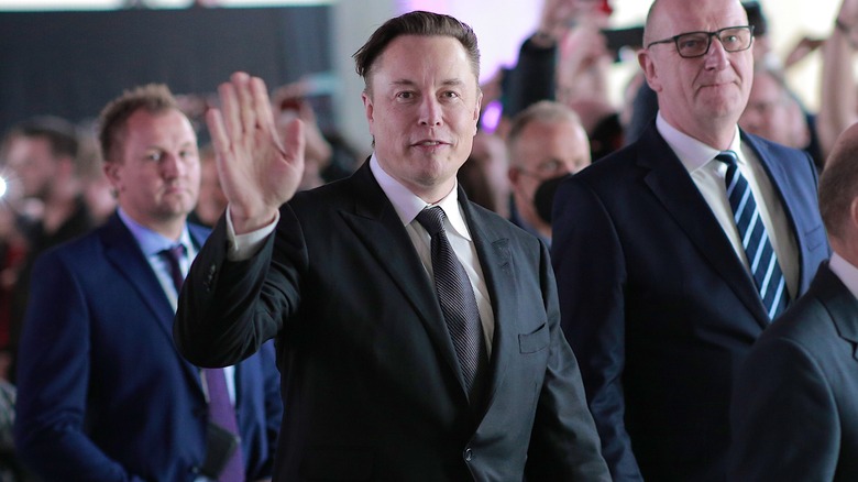 Elon Musk assiste à l'ouverture de la nouvelle usine Tesla en Allemagne