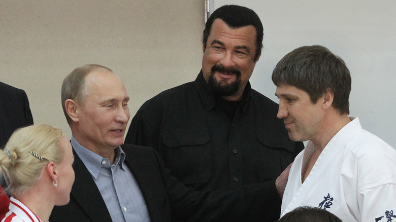 Steven Seagal souriant à Vladimir Poutine