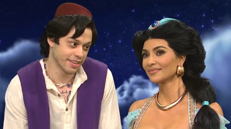 Pete Davidson et Kim Kardashian sur SNL en tant que Jasmine et Aladdin