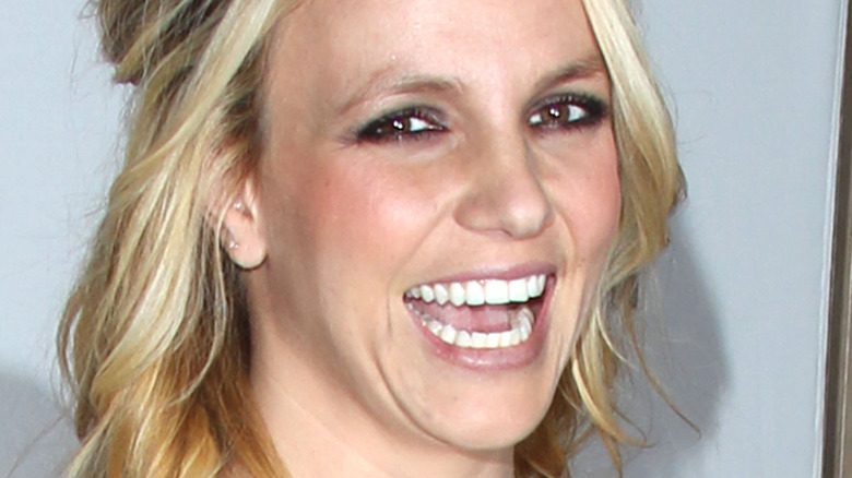 Britney Spears rigole