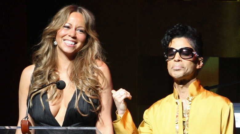 Mariah Carey et Prince souriant 