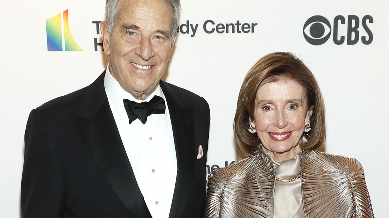 Paul Pelosi et Nancy Pelosi assistent au 44e Kennedy Center Honors
