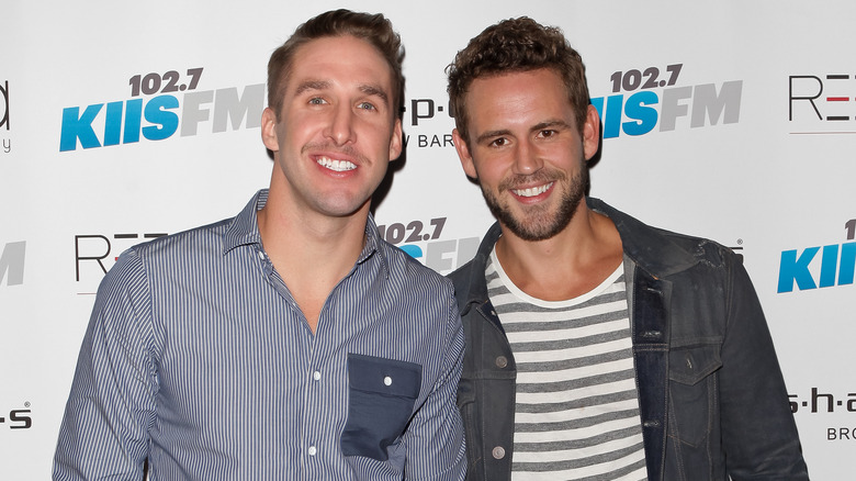 Nick Viall et Shawn Booth souriant