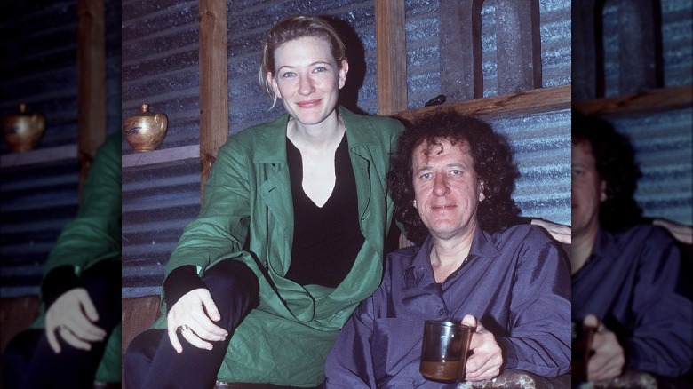 Cate Blanchett posant avec Geoffrey Rush