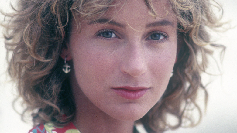 Jennifer Gray pose dans les années 80
