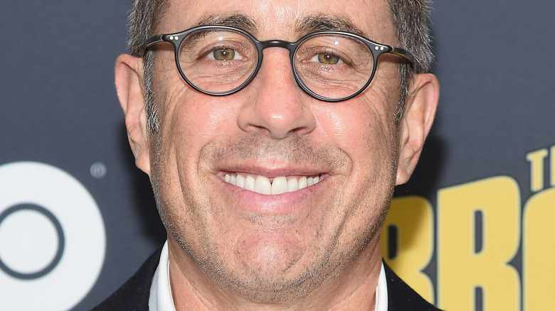 Jerry Seinfeld souriant