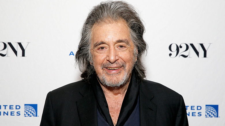 Bouc long cheveux gris Al Pacino