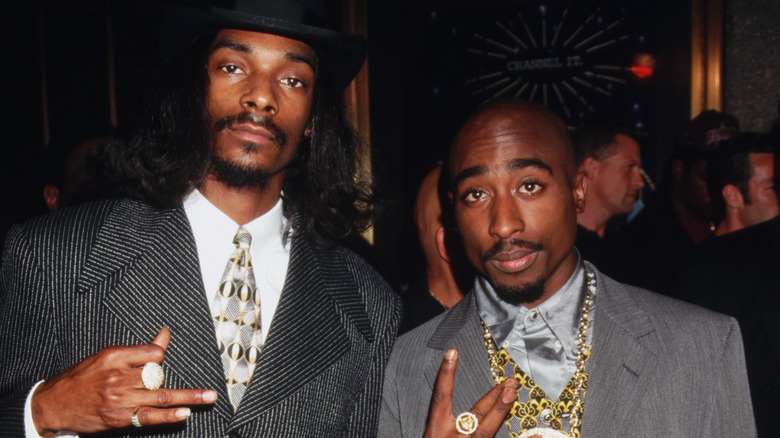 Snoop Dogg et Tupac posent