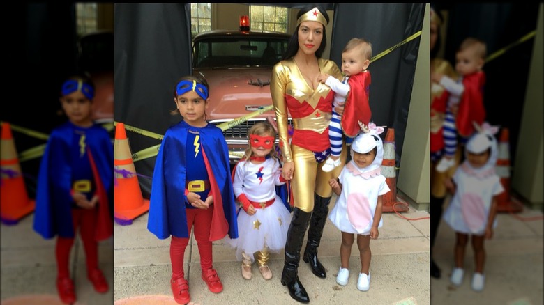 Kourtney Kardashian et ses enfants en costumes de super-héros